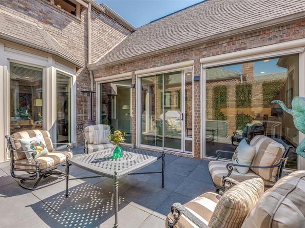 7975  Caruth Court , Dallas Texas 75225