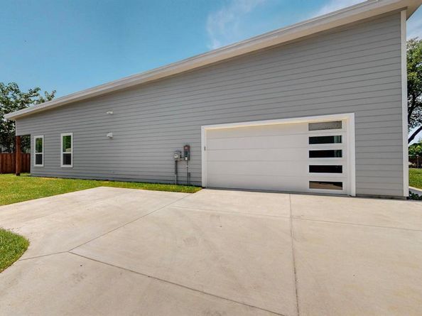 10916  Cade Road , Dallas Texas 75217