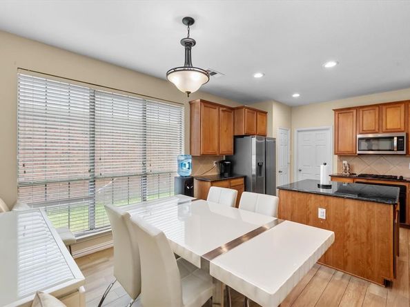 2585  Shoreview Drive , Grand Prairie Texas 75054