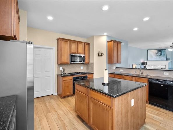 2585  Shoreview Drive , Grand Prairie Texas 75054