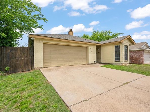 9936  Long Rifle Drive , Fort Worth Texas 76108