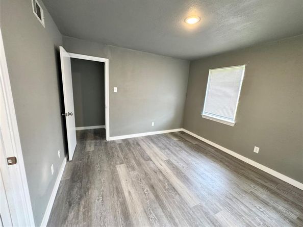 1614  Comanche Trail , Garland Texas 75043