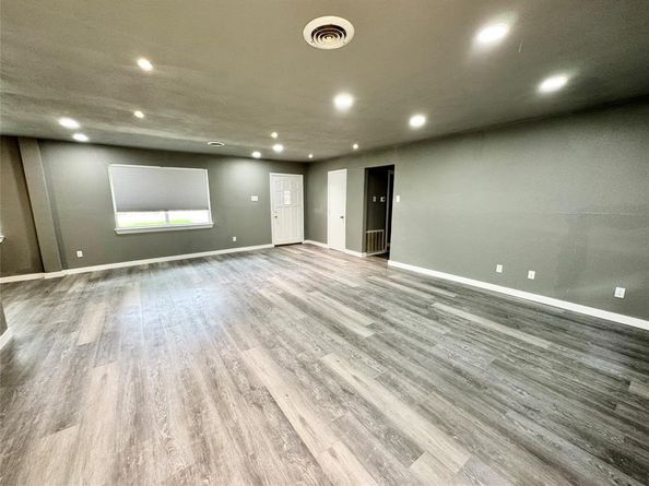 1614  Comanche Trail , Garland Texas 75043