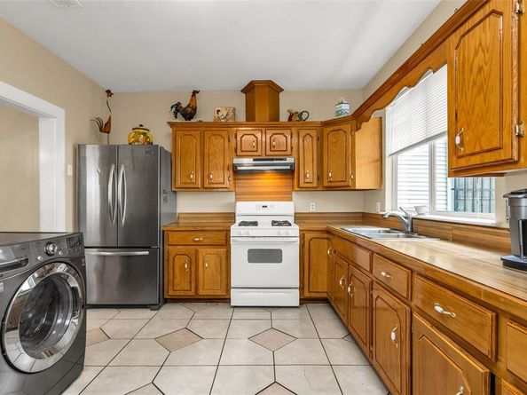 903  Cameron Avenue , Dallas Texas 75223