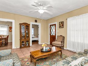 903  Cameron Avenue , Dallas Texas 75223