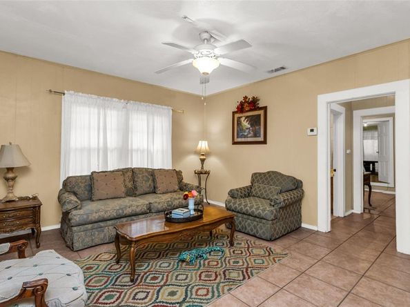903  Cameron Avenue , Dallas Texas 75223