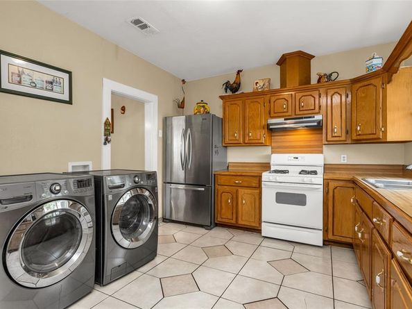 903  Cameron Avenue , Dallas Texas 75223