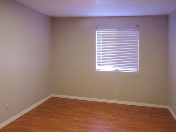 7431  Holly Hill Drive  216, Dallas Texas 75231