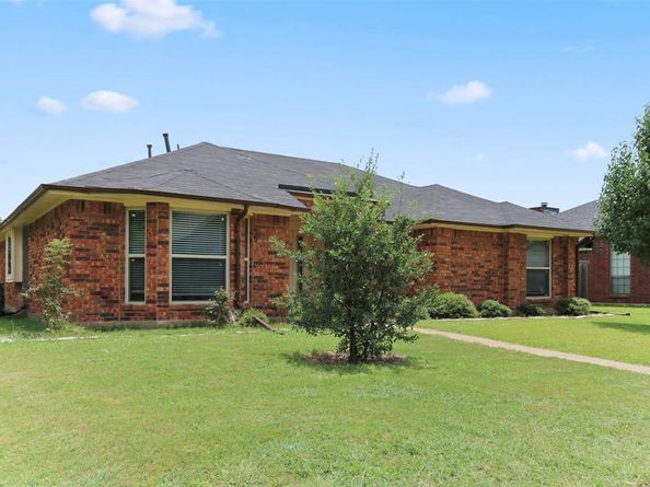 920  Micarta Drive , Mesquite Texas 75181