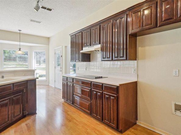 813  Hunters Glen Trail , Fort Worth Texas 76120