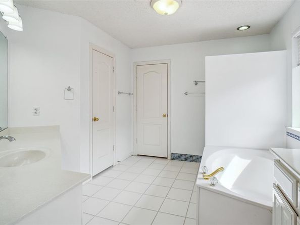 813  Hunters Glen Trail , Fort Worth Texas 76120