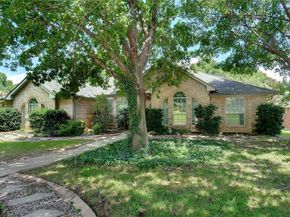 813  Hunters Glen Trail , Fort Worth Texas 76120