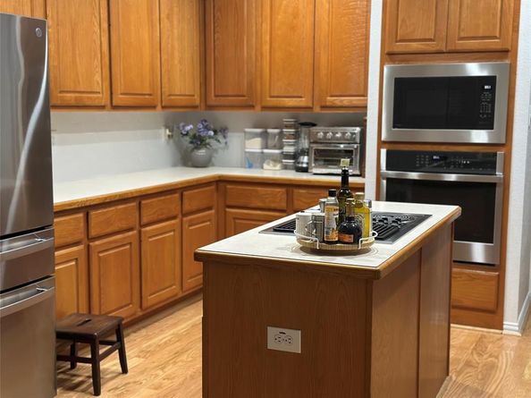 1805  Paddington Court , Arlington Texas 76017