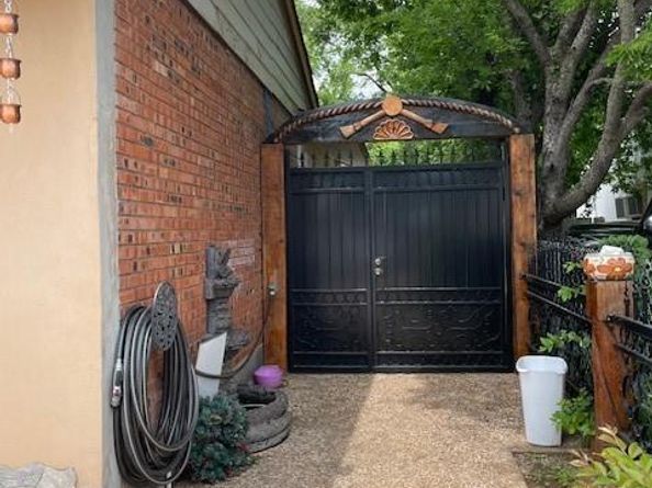 3915  Mather Court , Dallas Texas 75211