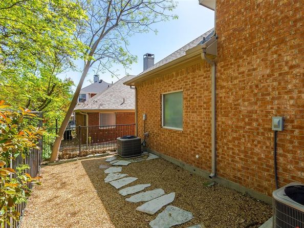 2613  Rockport Circle , Garland Texas 75044