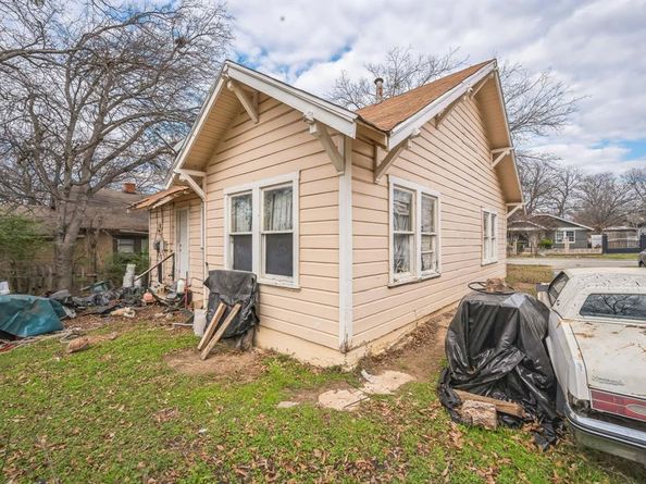 3720  Avenue M  , Fort Worth Texas 76105