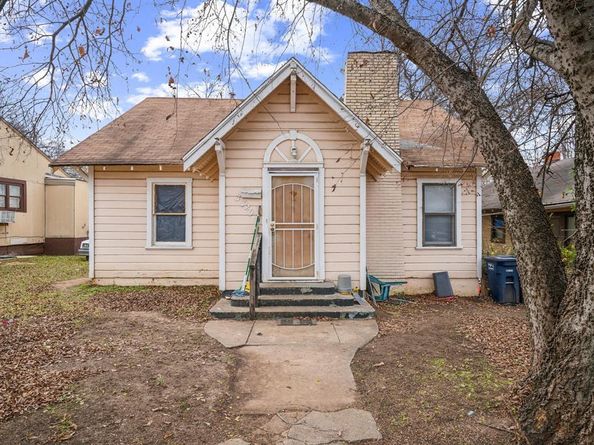3720  Avenue M  , Fort Worth Texas 76105