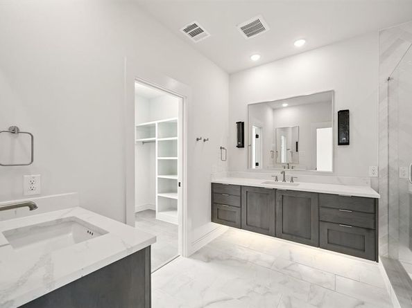 1364  Cherry Hills Lane , Irving Texas 75038