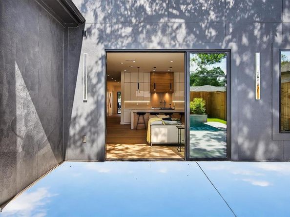 7619  Robin Road , Dallas Texas 75209