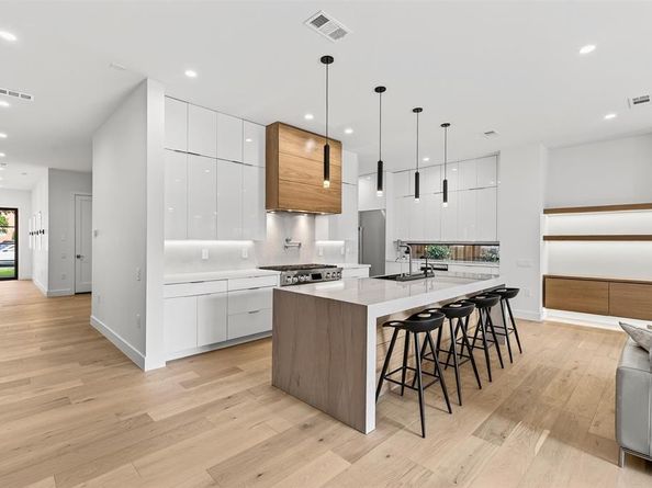 7619  Robin Road , Dallas Texas 75209