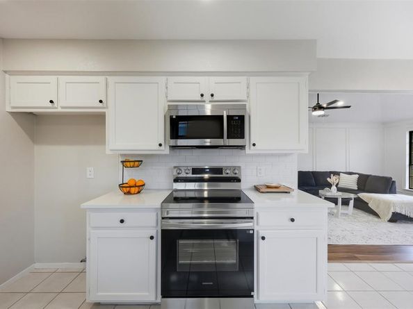 1021  Westminster Lane , Mansfield Texas 76063