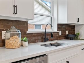 7652  El Pensador Drive , Dallas Texas 75248