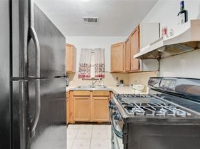 610 W 12th Street , Dallas Texas 75208