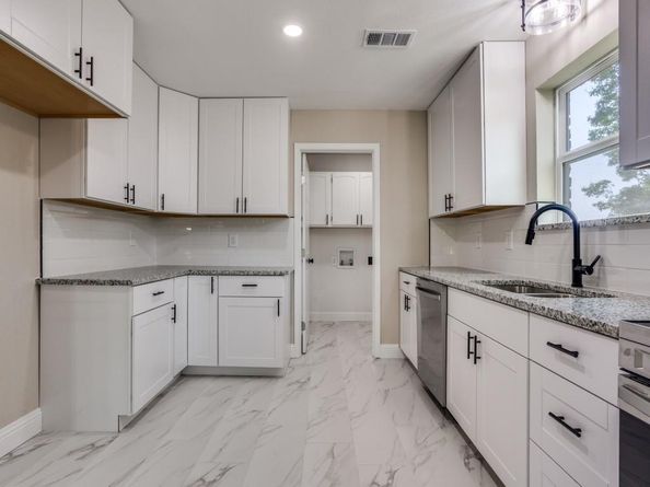 2226  Meadowview Drive , Garland Texas 75043