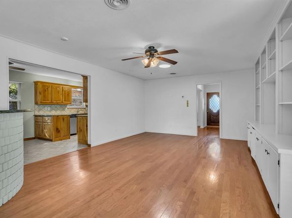 2972  Maydelle Lane , Farmers Branch Texas 75234