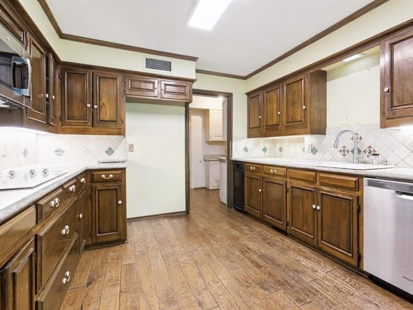 7026  Dartbrook Drive , Dallas Texas 75254