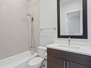 381 E Greenbriar Lane  501, Dallas Texas 75203