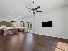 381 E Greenbriar Lane  501, Dallas Texas 75203