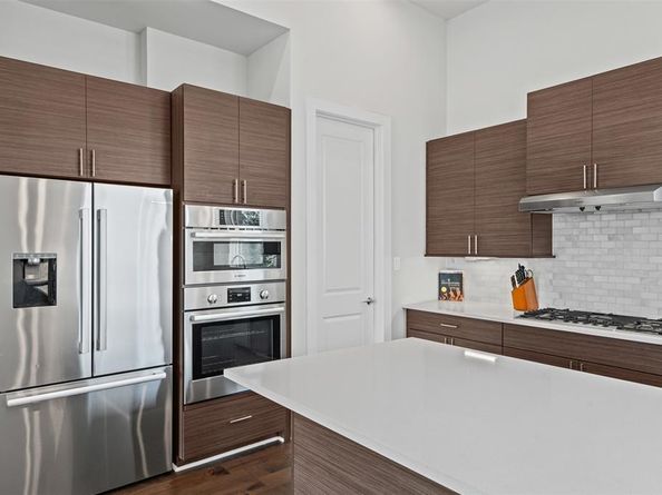 381 E Greenbriar Lane  501, Dallas Texas 75203