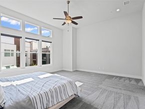 381 E Greenbriar Lane  501, Dallas Texas 75203