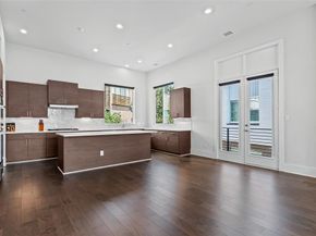 381 E Greenbriar Lane  501, Dallas Texas 75203