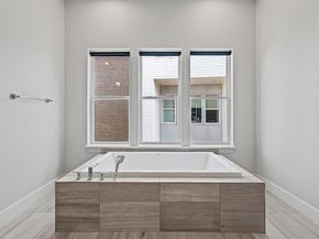 381 E Greenbriar Lane  501, Dallas Texas 75203