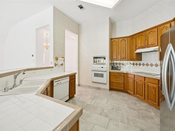 9325  Vista Circle , Irving Texas 75063