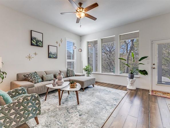 6803  Hawks Nest Court , Dallas Texas 75227