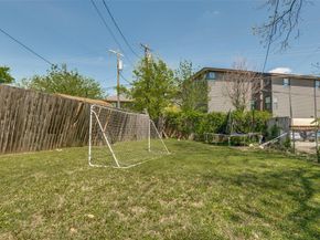 1015  Kings Highway , Dallas Texas 75208