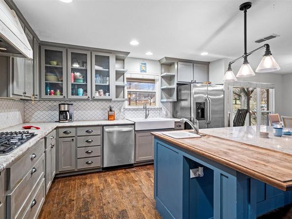 1213  Briar Hollow Lane , Garland Texas 75043