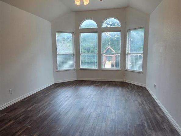 662  OAK CREEK Drive , Cedar Hill Texas 75104