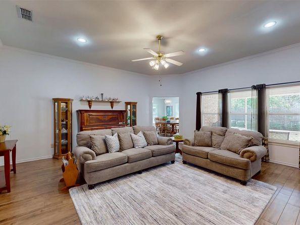1057  Springwood Drive , Saginaw Texas 76179