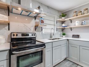 421 W 8th Street , Lancaster Texas 75146