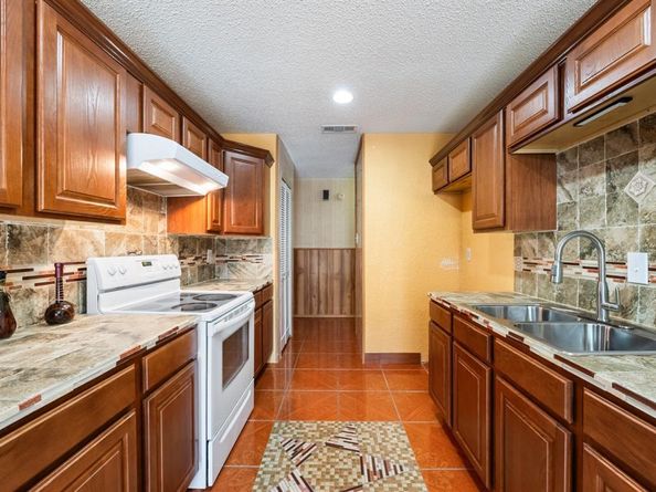 1706  Eastcliff Drive , Dallas Texas 75217