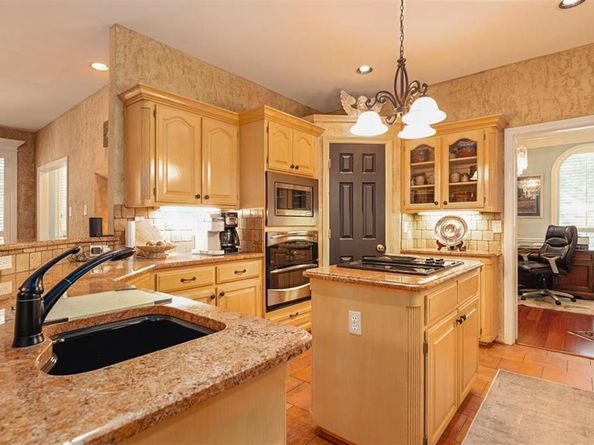 301 W Mill Valley Drive , Colleyville Texas 76034