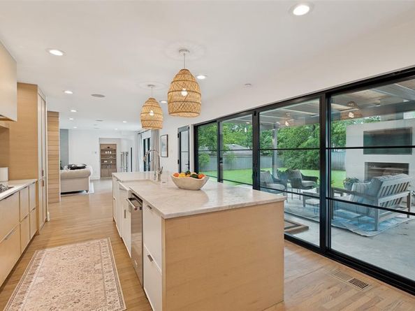 4325  Pomona Road , Dallas Texas 75209