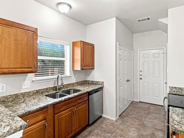 1512  Yellowbird Court , DeSoto Texas 75115