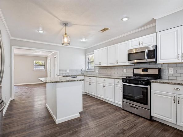 3838  Dutton Drive , Dallas Texas 75211