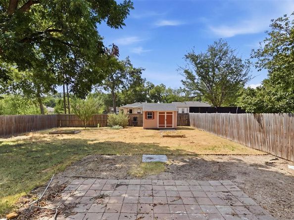 852  Lilac Drive , Garland Texas 75040