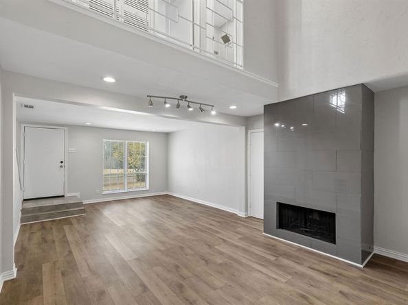2047  Abshire Lane , Dallas Texas 75228